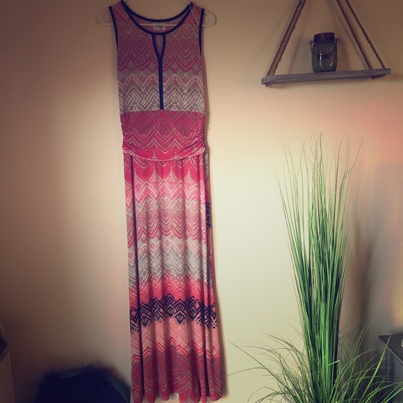 Waist Cinching Maxi Dress - Picture 3 of 6